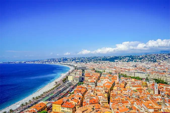 Chauffeur privé à Nice sur la promenade des Anglais